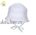 Sterntaler bílý klobouček s UV 50+zavazovací 