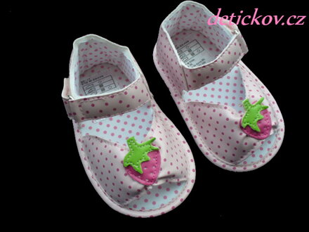 kojenecké capáčky - sandálky růžové s jahůdkou
