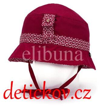 Sterntaler červený oboustranný  klobouček se zavazováním UV 50 +